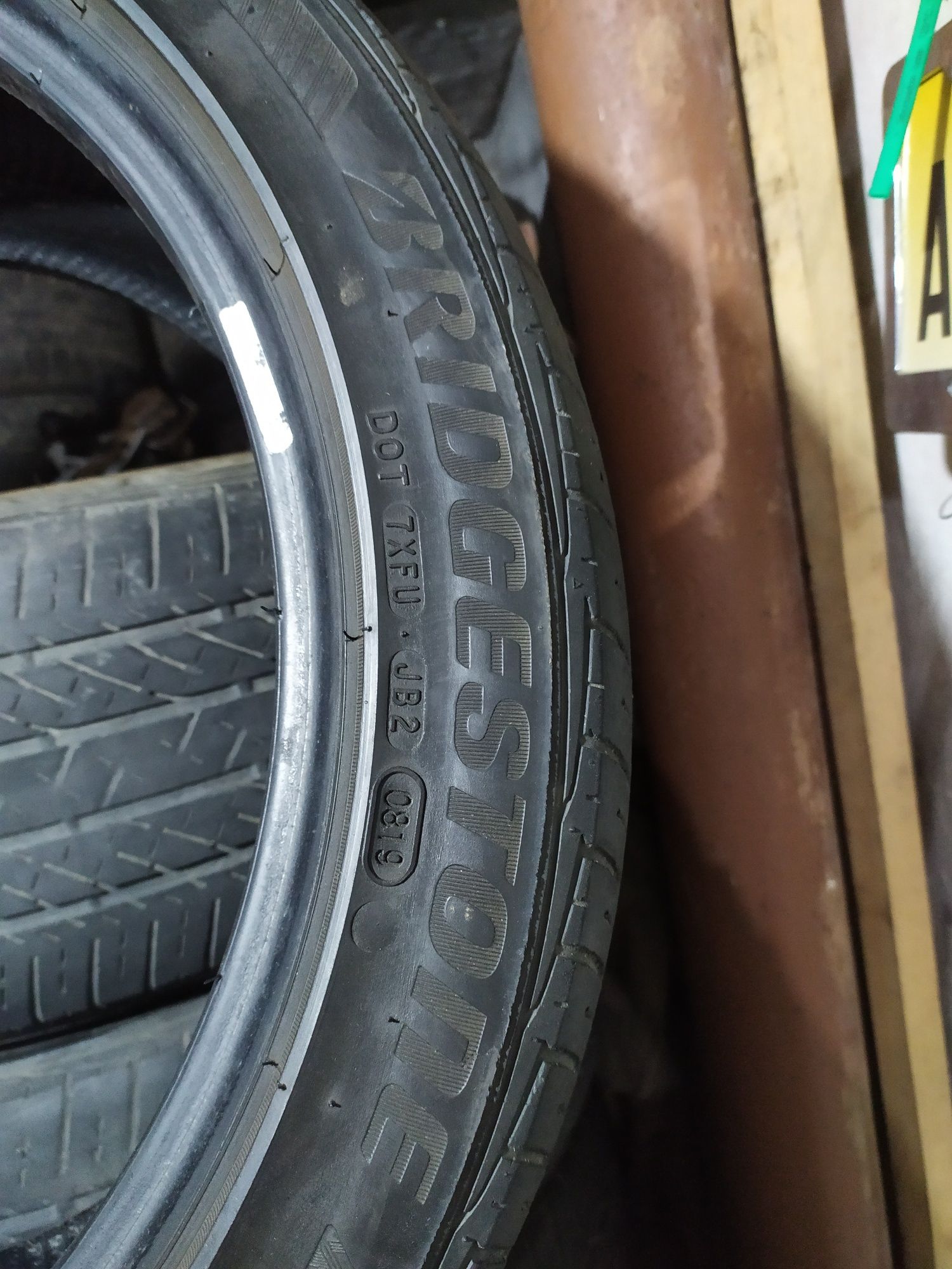 Бриджстоун 235/45 r18