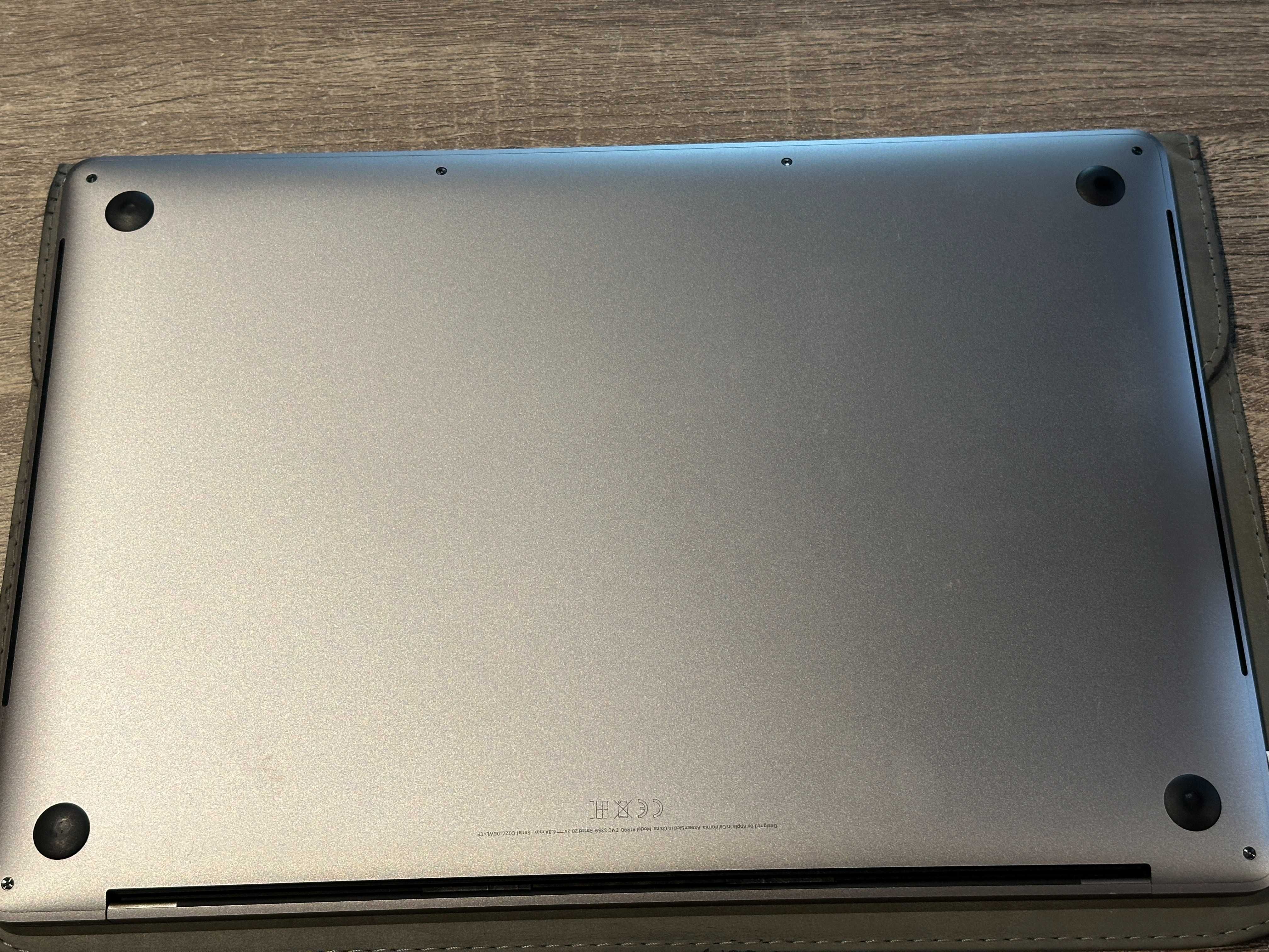 MacBook Pro 15" (late 2019) i7/16/256 notebook