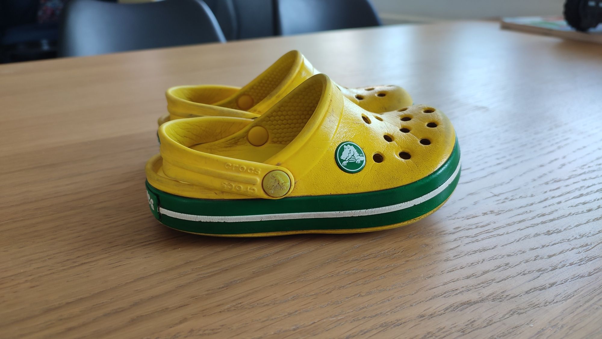 Żółte klapki Crocs 8c9 rozm. 24/25