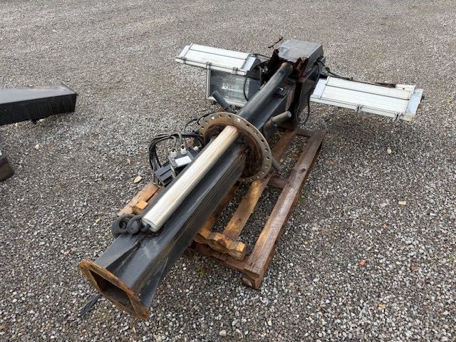 MASZT oświetleniowy hydrauliczny 8 mb