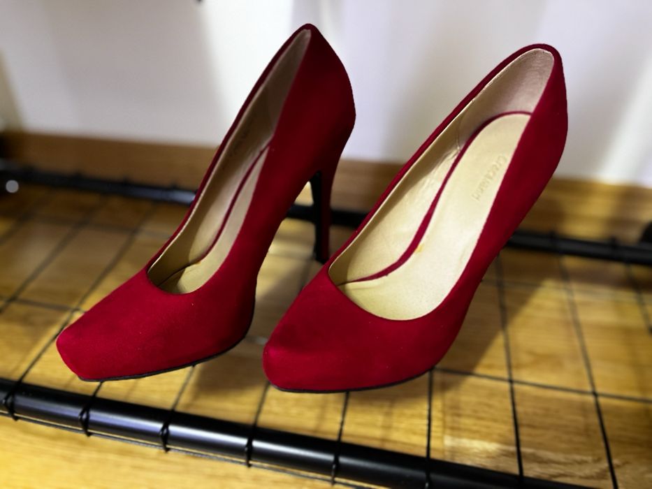 Туфлі на підборі