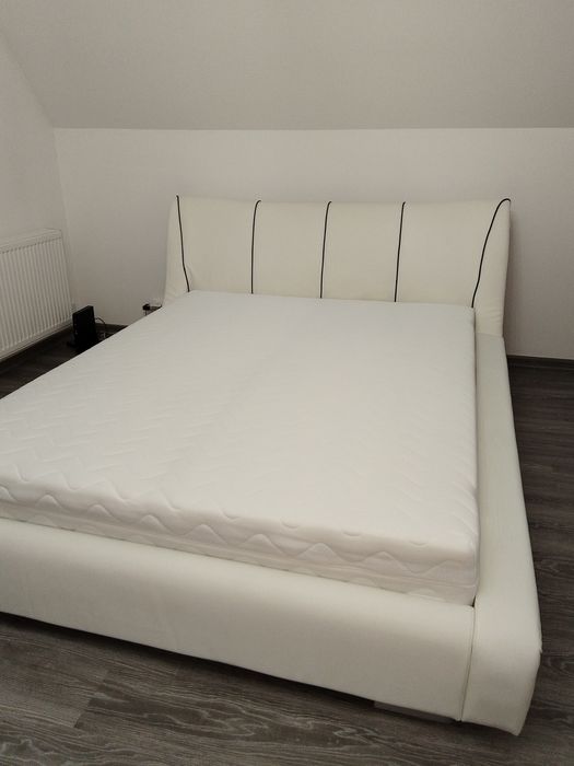 Łóżko ze skóry Beliani