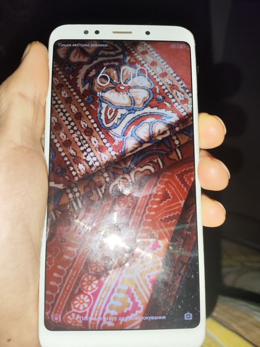 Продам рабочий  телефон Xiaomi Redmi 5plus