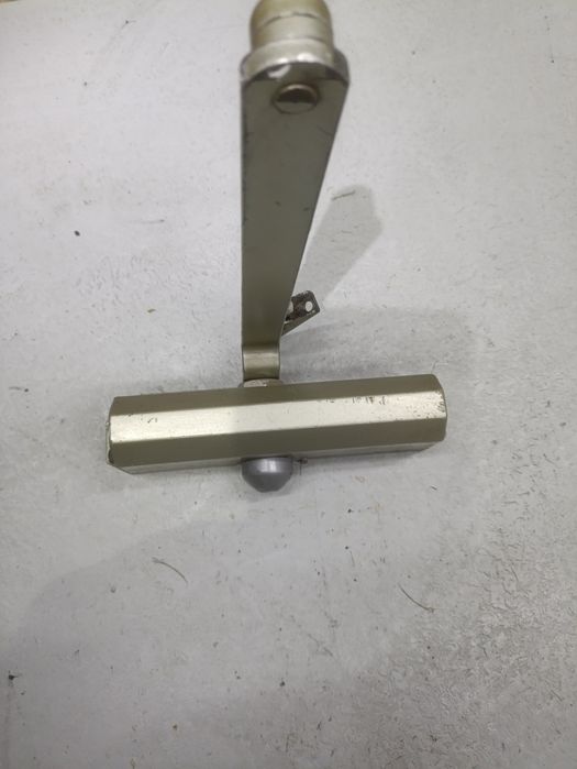 Domykacz drzwi Dorma