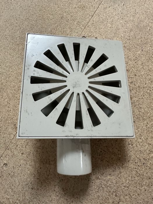 Kratki kanalizacyjne 15x15cm nowe