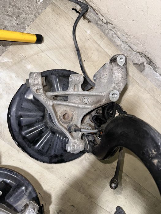 цапфа кулак ступица зад право лево пассат б8 европа седан passat b eur