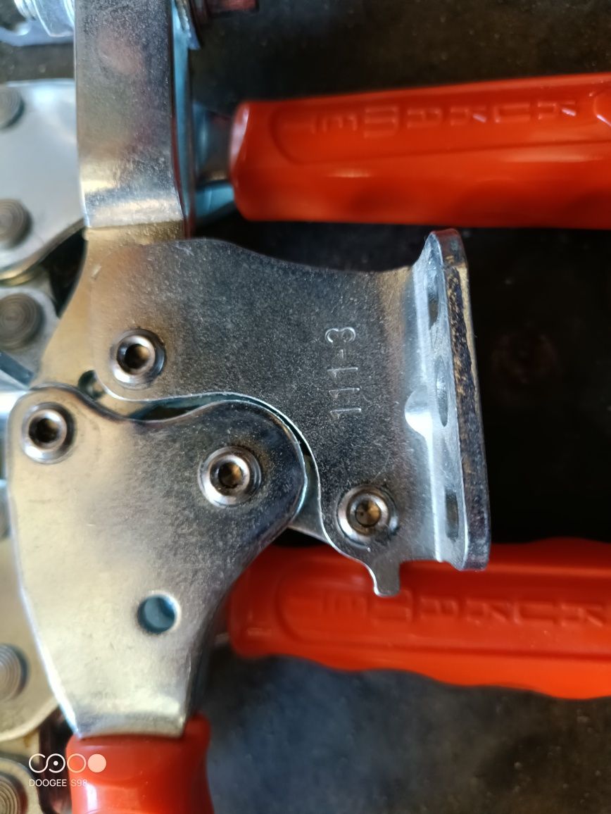 Dociski kukamet 111-3 Nowe
