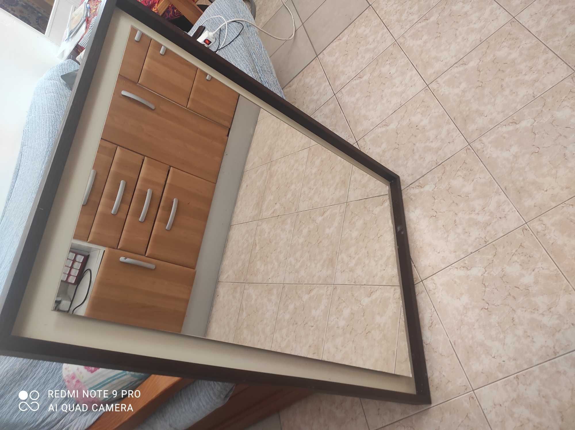Espelho e mesa decoração e apoio