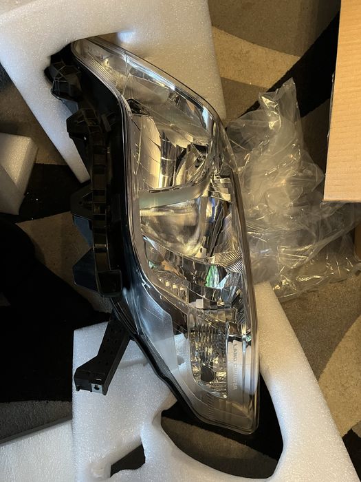 Фари Toyota Land Cruiser Prado 150 оригинал