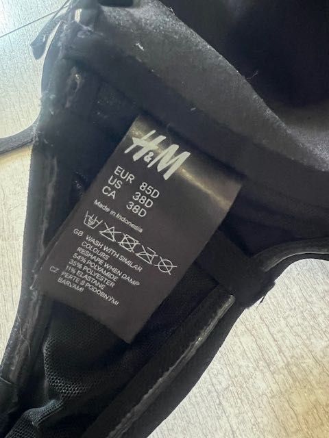 Czarny biustonosz usztywniany H&M 85D odpinane ramiączka