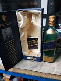 Коробка и бутылка виски Johnnie Walker blue label.