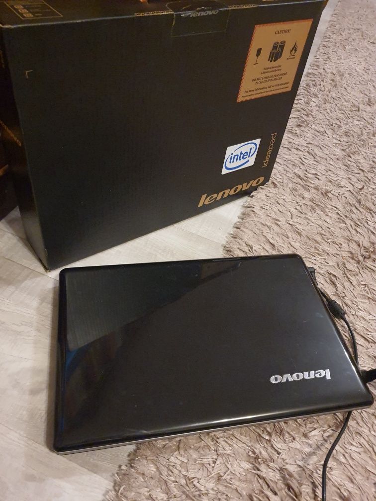 Нутбук Lenovo ideapad Z560