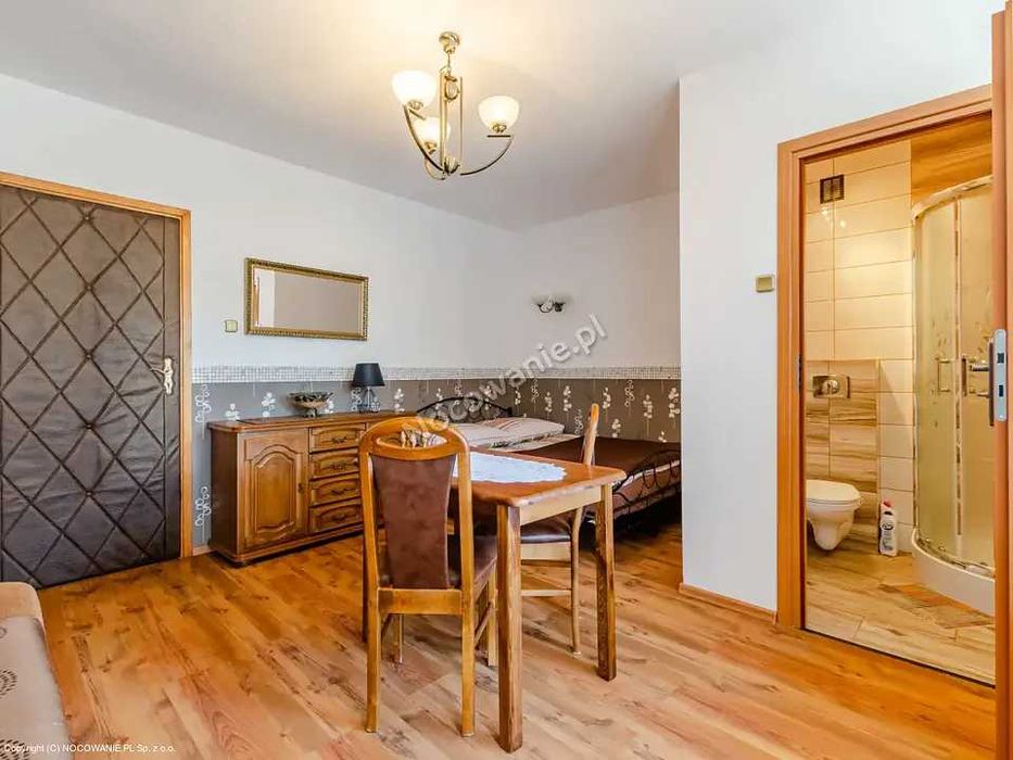 Pokoje, studia, domki . Do morza 200m.