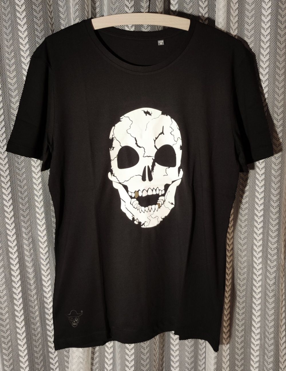 T-shirts Pretas com Caveiras Unisexo