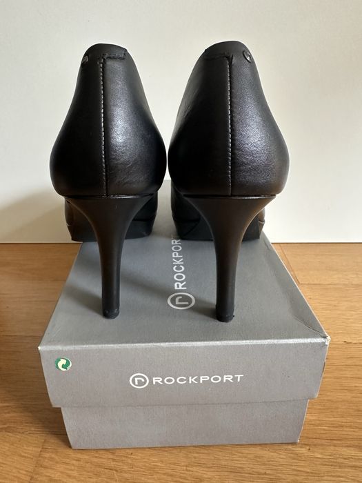 Sapatos de salto alto em pele da rockport