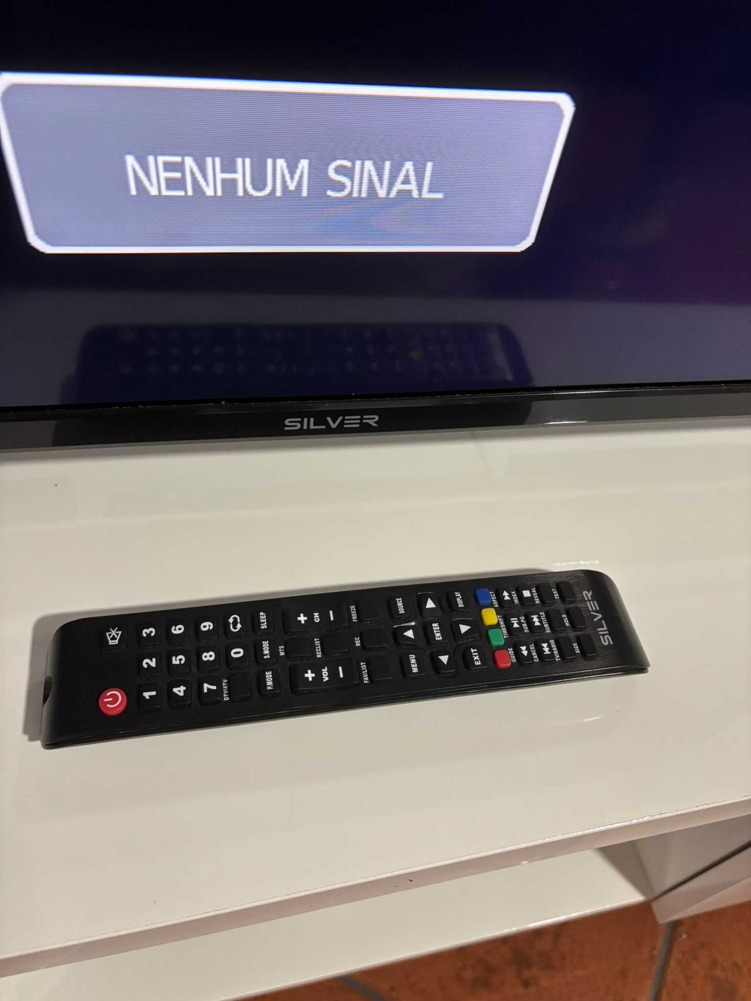 TV 32" Silver Como nova