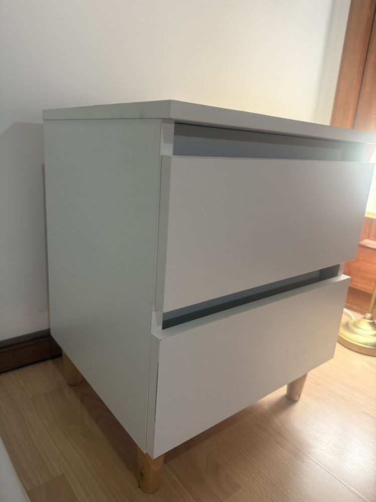 Mesa de cabeceira Ikea