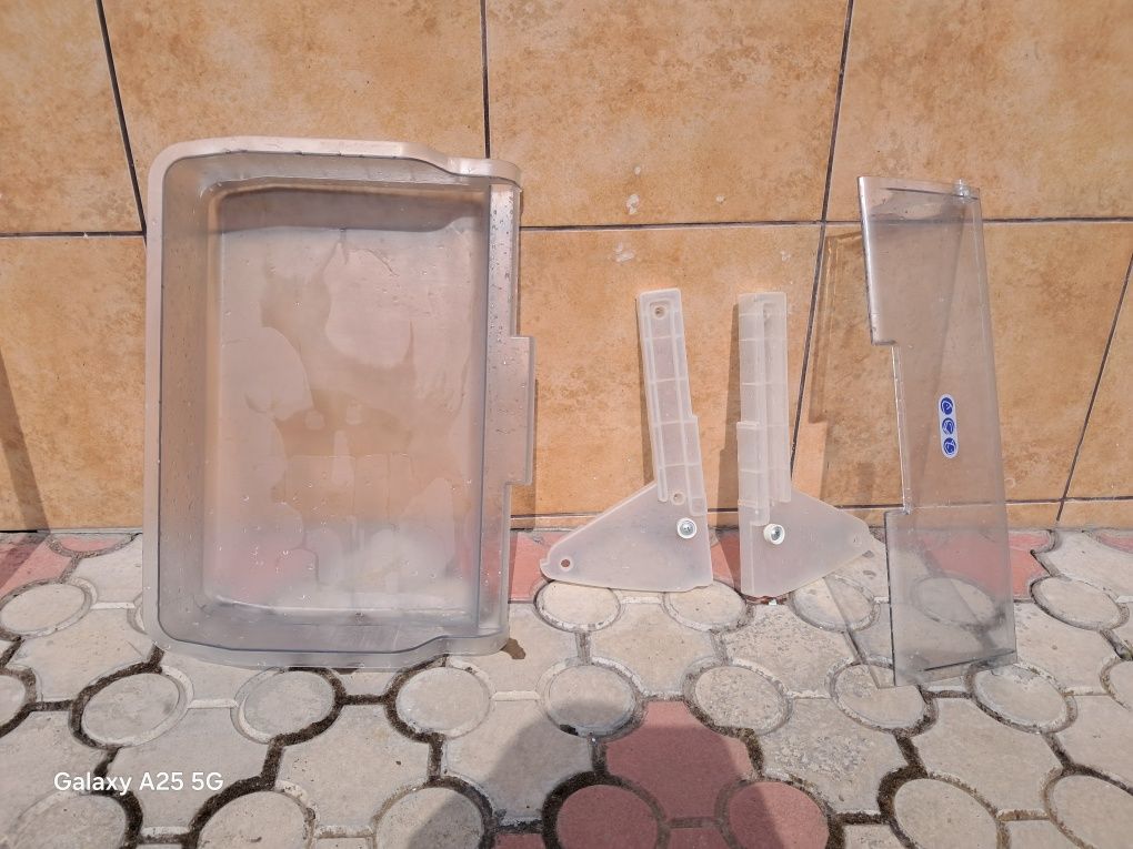 Полички ,шуфляди холодильник Whirlpool