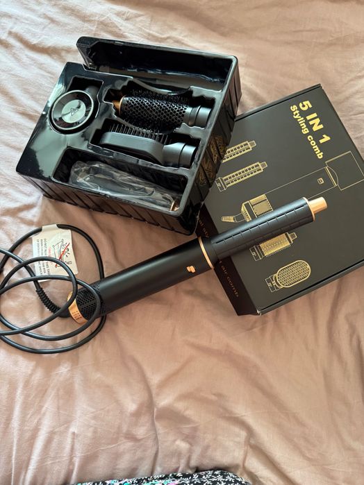 Фен з насадками для укладання