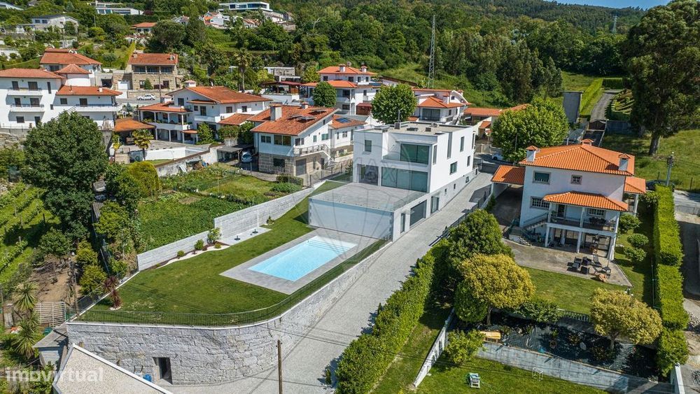 Moradia T4 para venda