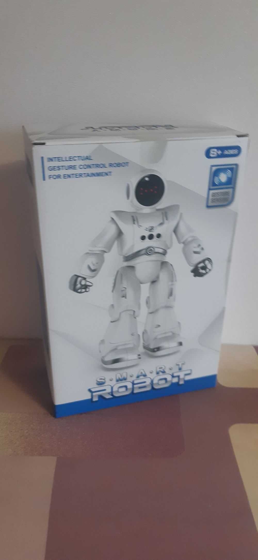 Робот, іграшковий акумуляторний на пульте ду