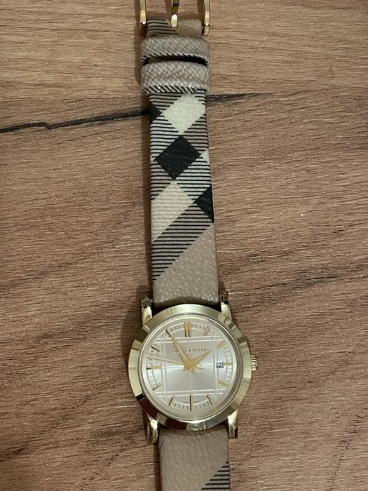 Женские часы Burberry, б/у