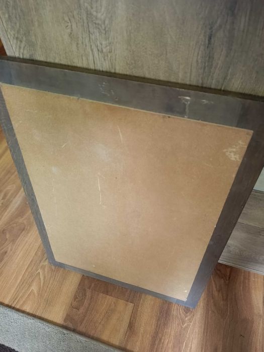 Lustro w grubej dębowej ramie