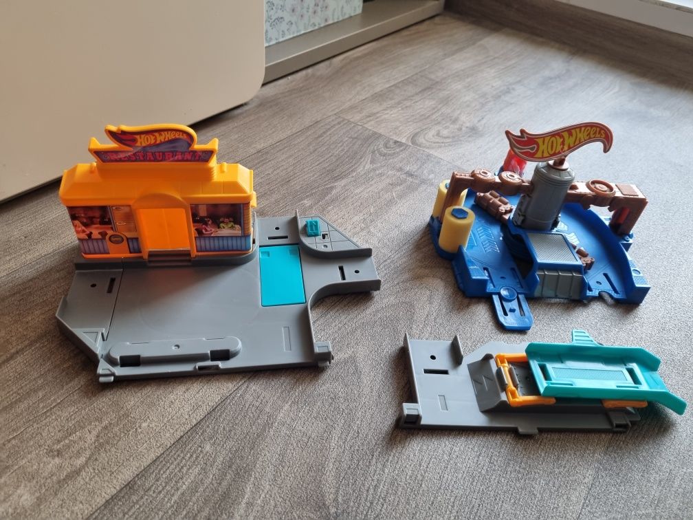 Hot wheels tor, stacją benzynowa, dużo części