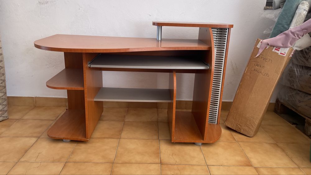 Secretária multiusos