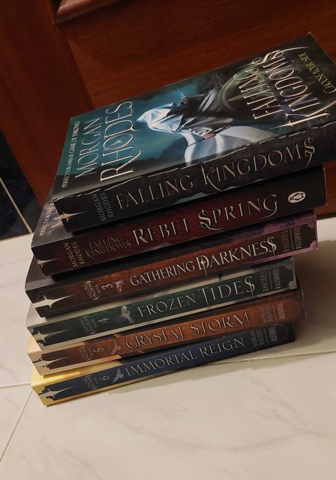 Saga "Falling Kingdoms" de Morgan Rhodes (6 livros - inglês)
