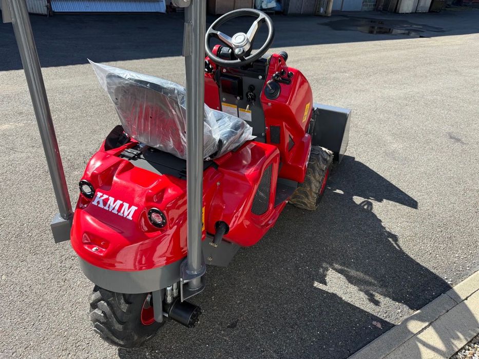 Miniładowarka ogrodnicza łyżka i widły w komplecie KMM 803 moc 20KM