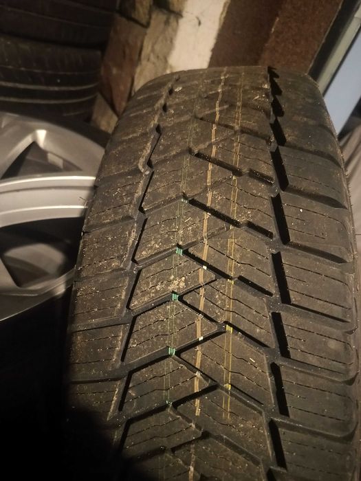 Bridgestone Duravis All Season 215/70R15C z felgami 5x118