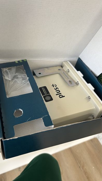 Router wi-fi Idu 300 + Modem zewnętrzny Odu - 300 LTE+