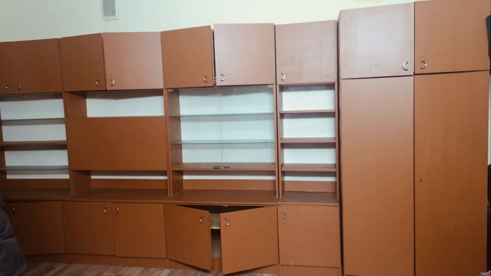 Dwa komplety meblościanek z czasów PRL