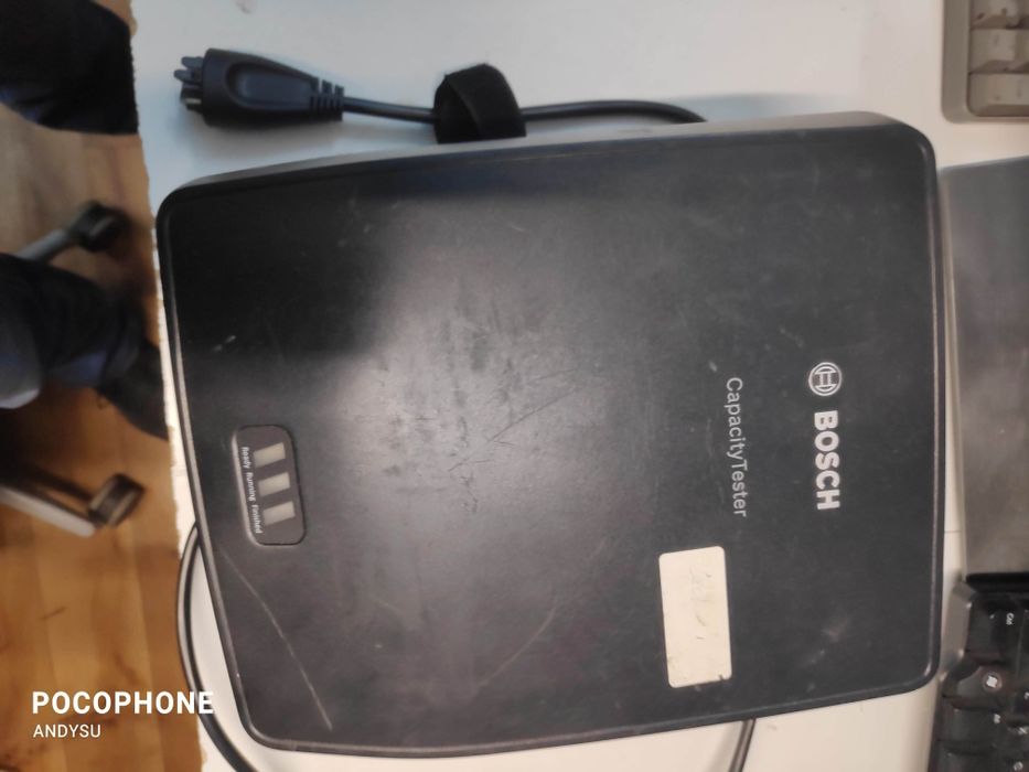 Tester baterii rowerowych Bosch.