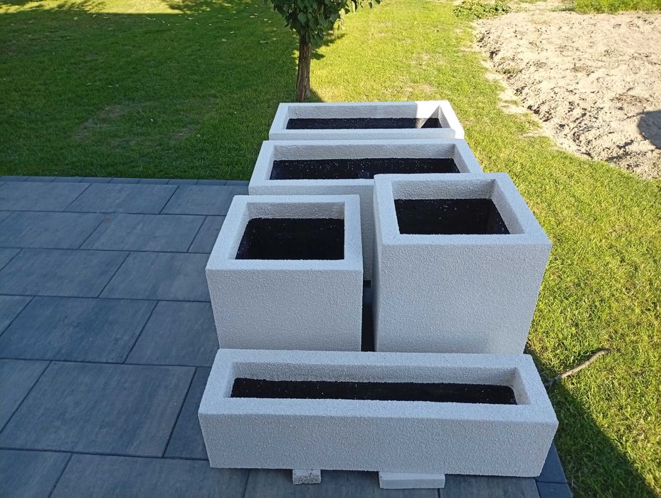 Donica. Donica ocieplana. Termo donica. Beton architektoniczny, tynk.