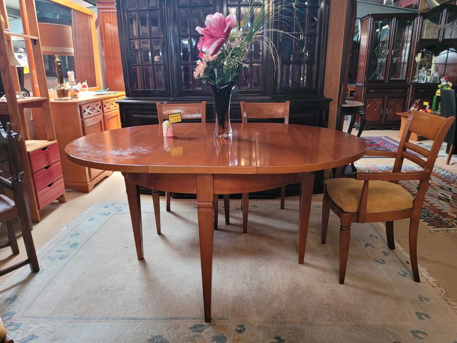 Mesa em madeira - extensível - Só a mesa as cadeiras são à