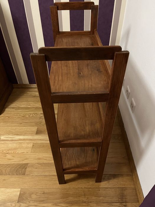 Estante com prateleiras