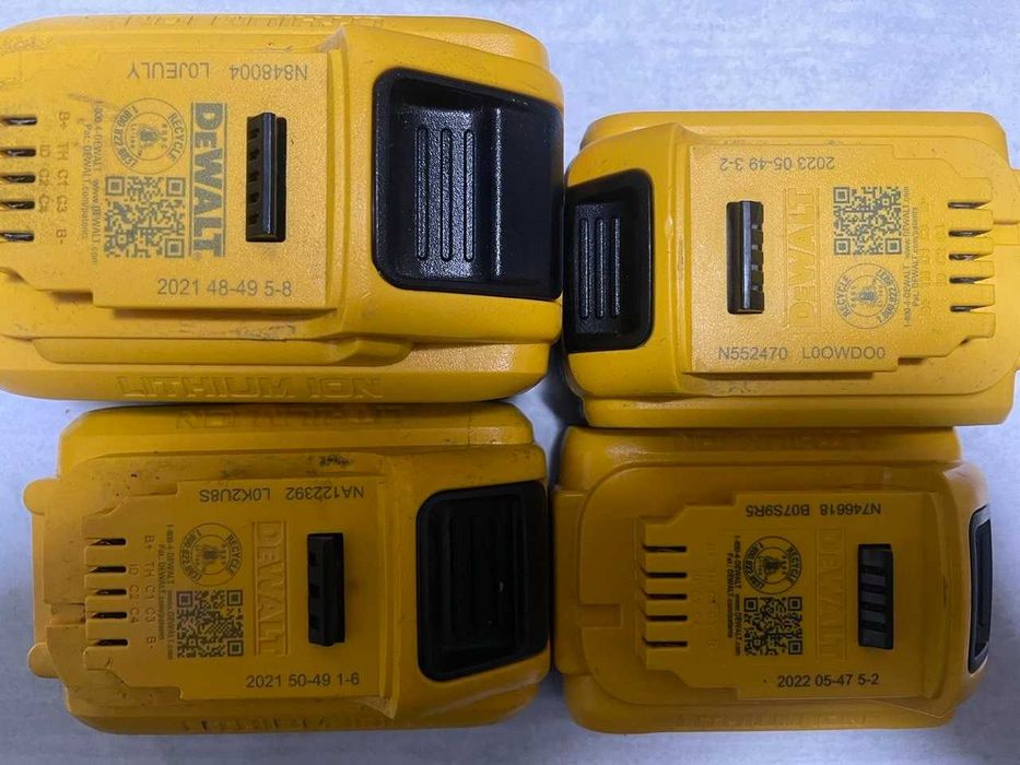 Інструмент Dewalt