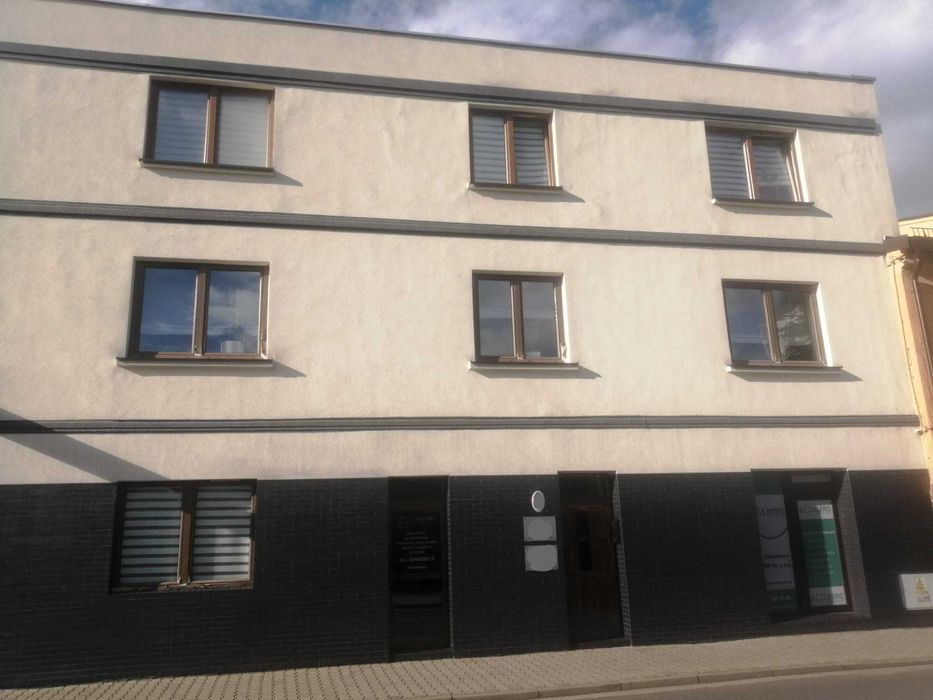 Dom z lokalami mieszkalnymi i użytkowymi - blisko Pszczyna i góry