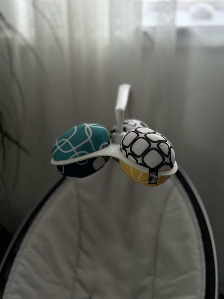 Заколисуючий центр 4moms mamaRoo 4.0