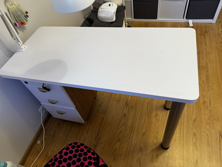 Stolik/biurko kosmetyczne