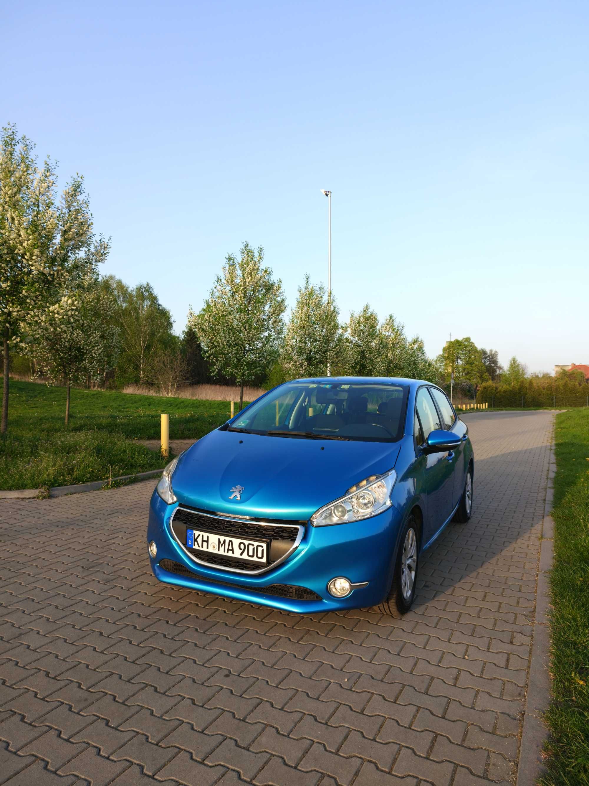 Peugeot 208 benzyna 1,2  Navi, LED