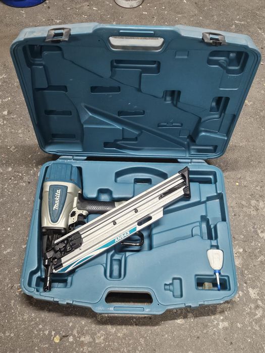 Gwoździarka Makita AN943