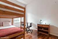 35165 - Quarto de beliche confortável em uma grande residência...