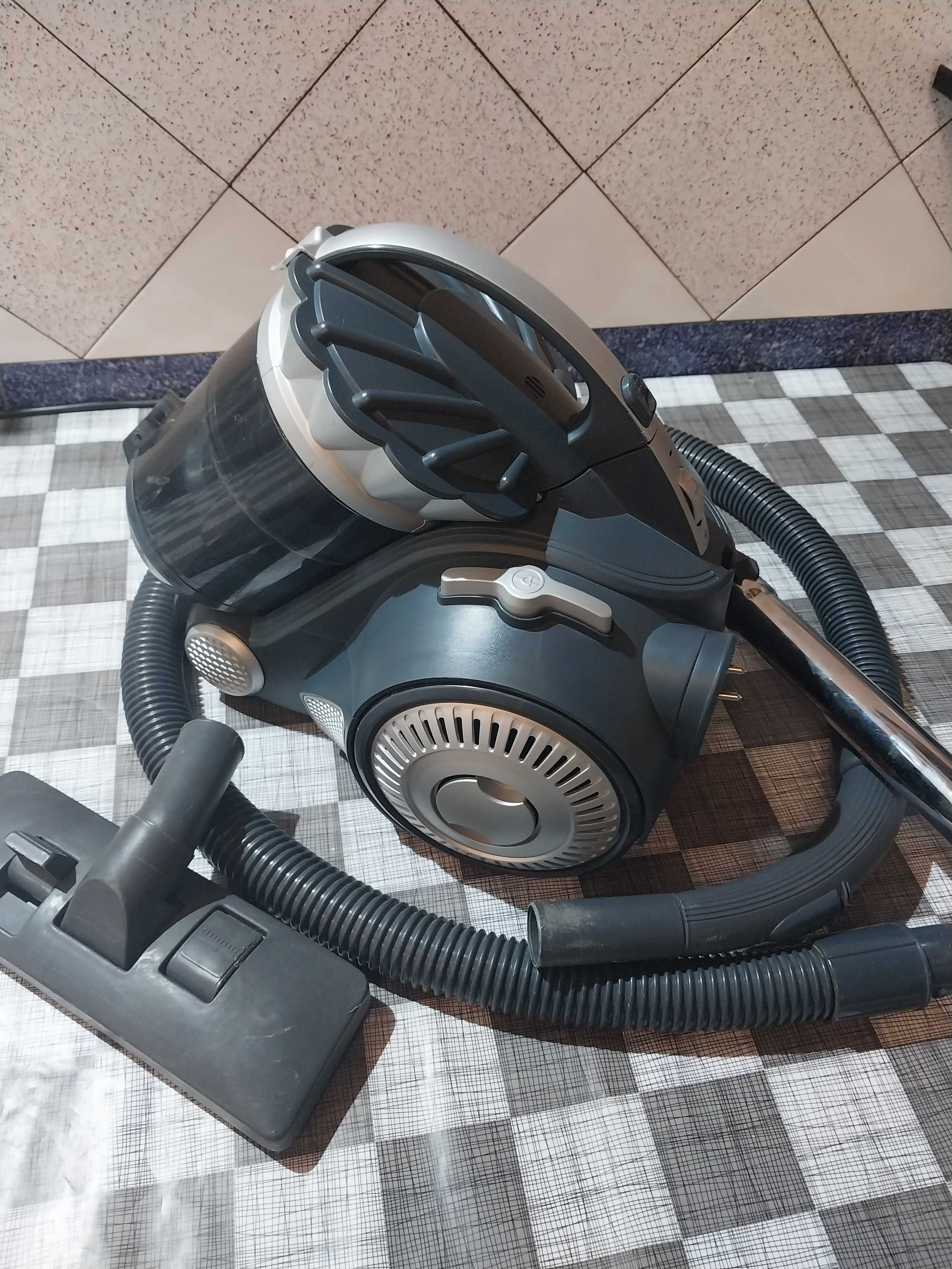 пылесос колбовый INEXIVE  700W