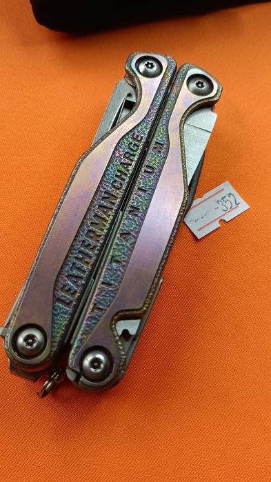 Мод на мультитул Leatherman Charge TTi (титановые накладки) с чехлом