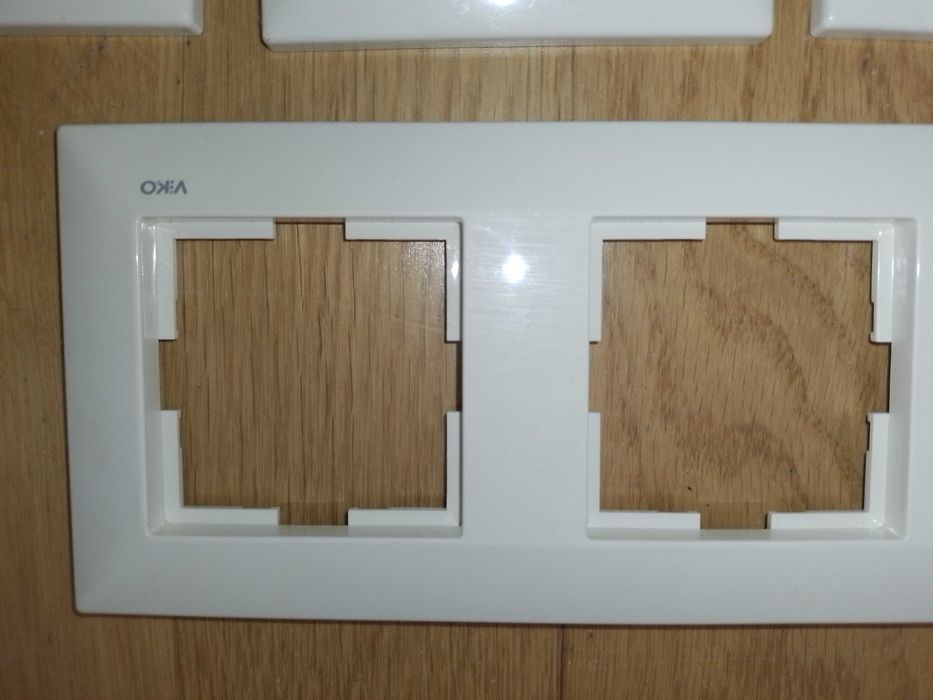 Рамки для розеток VIKO, KARRE, колір кремовий, білий. Заглушки