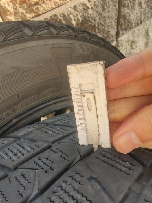 Шина Roadstone Winguard Ice 235/60R18 103Q