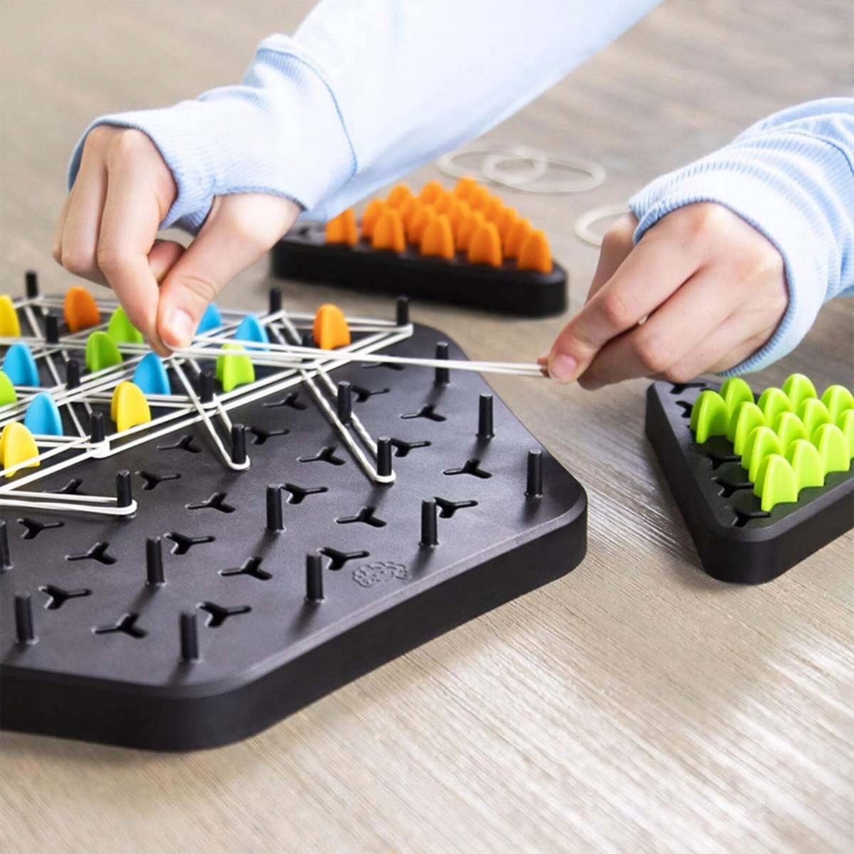 gra w trójkąty triggle logiczna trójkątne szachy chain game na prezent